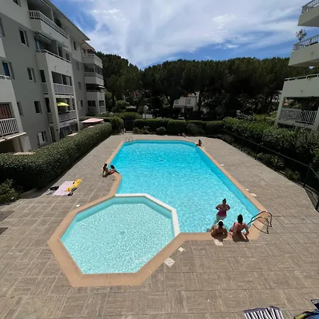 2pieces, Piscine, Terrasse, Parking Prive